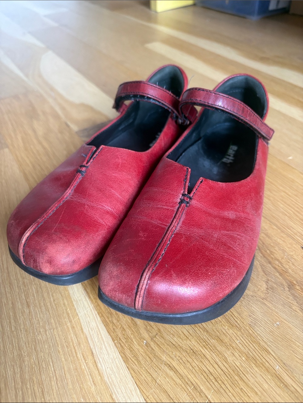 El Naturalista Mary Jane Flats Red